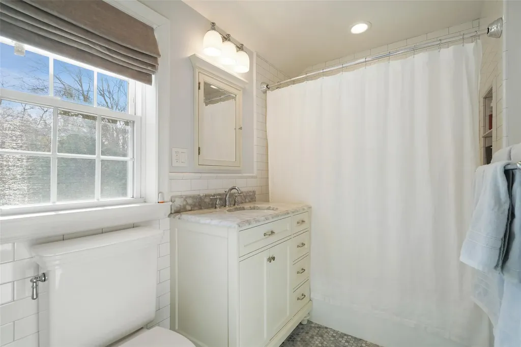 477 Ridgeway White Plains NY 10605