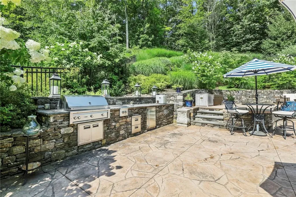62 Cross Pond Road Pound Ridge NY 10576