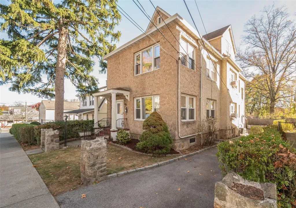 22 Hillcrest Road Bronxville NY 10708