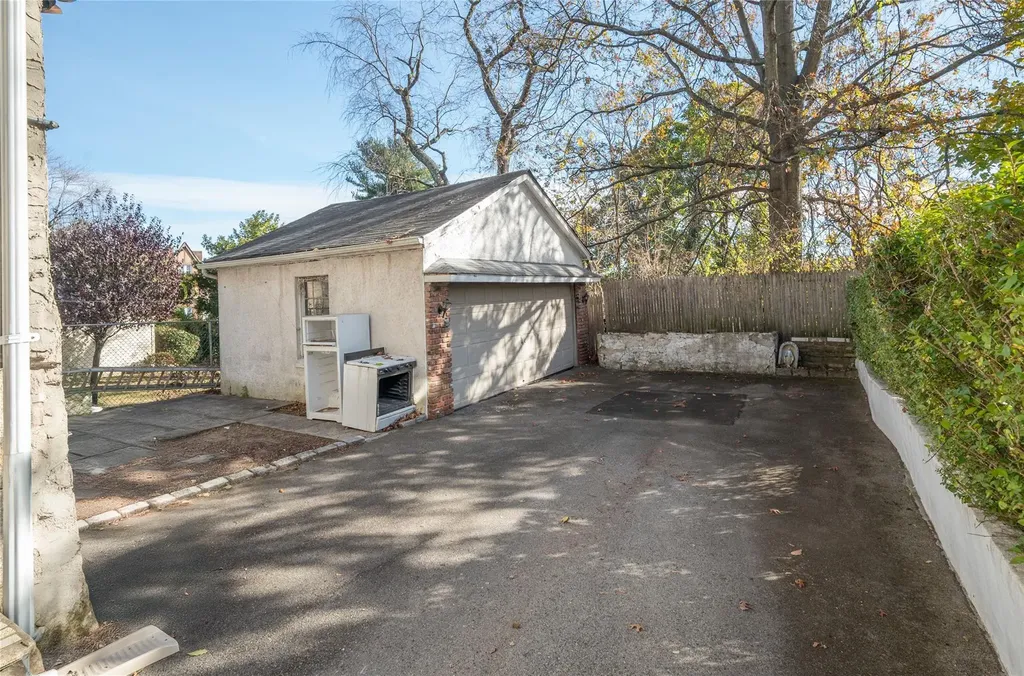 22 Hillcrest Road Bronxville NY 10708