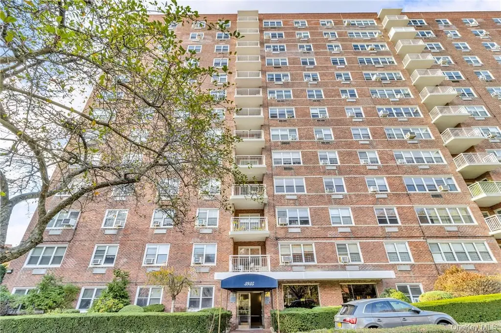 3935 Blackstone Avenue Bronx NY 10471