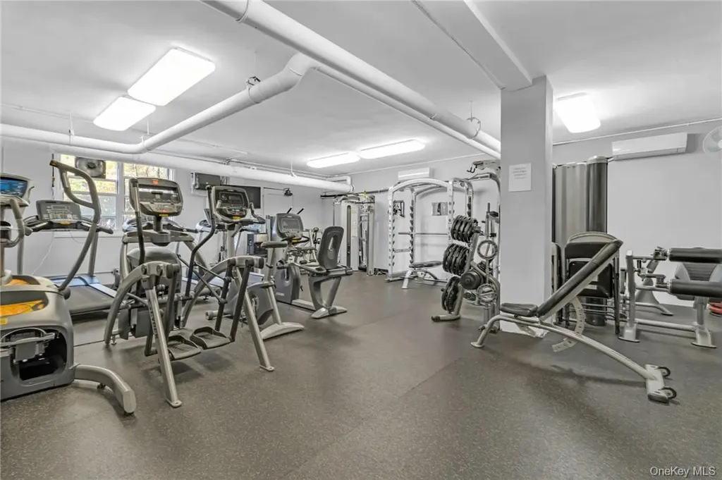 3935 Blackstone Avenue Bronx NY 10471