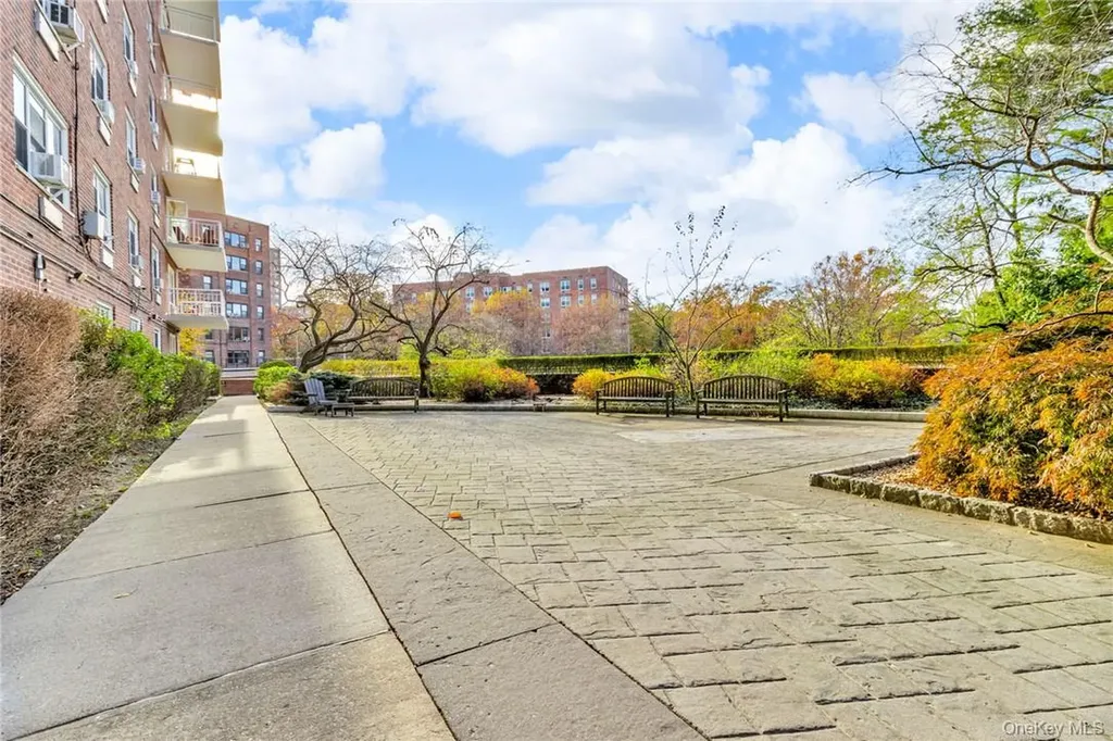 3935 Blackstone Avenue Bronx NY 10471
