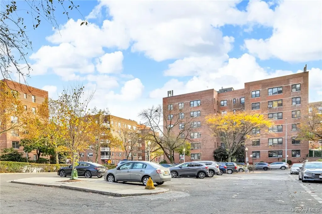 3935 Blackstone Avenue Bronx NY 10471