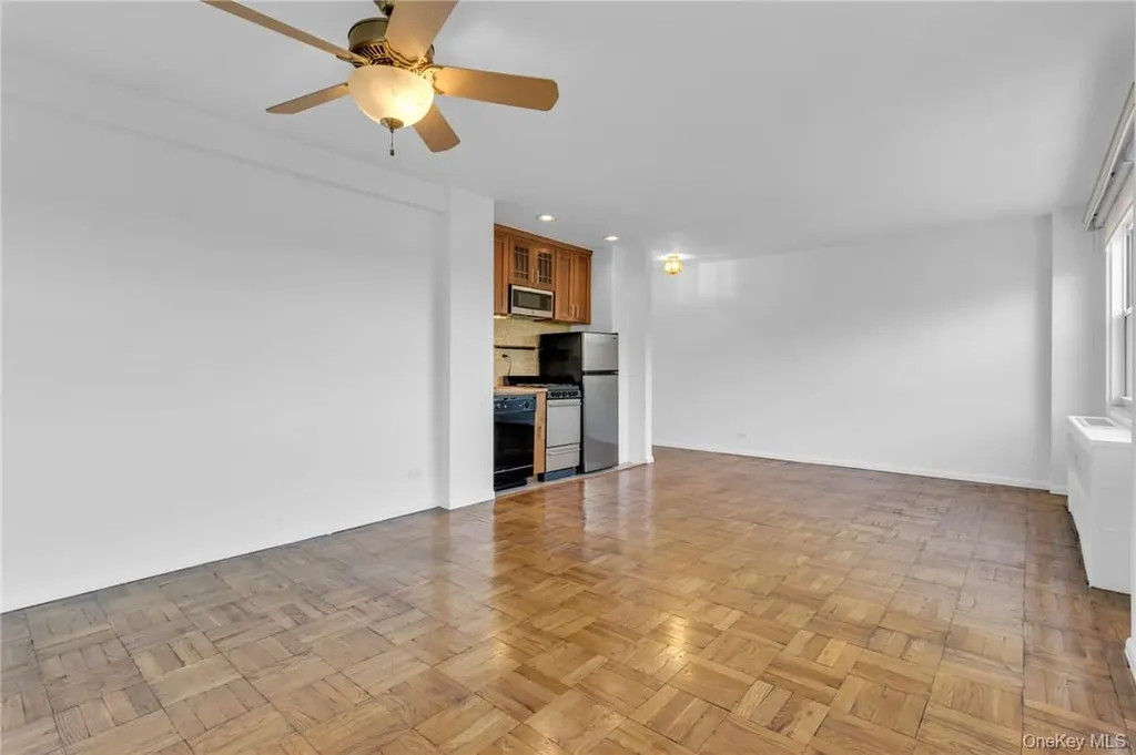 3935 Blackstone Avenue Bronx NY 10471