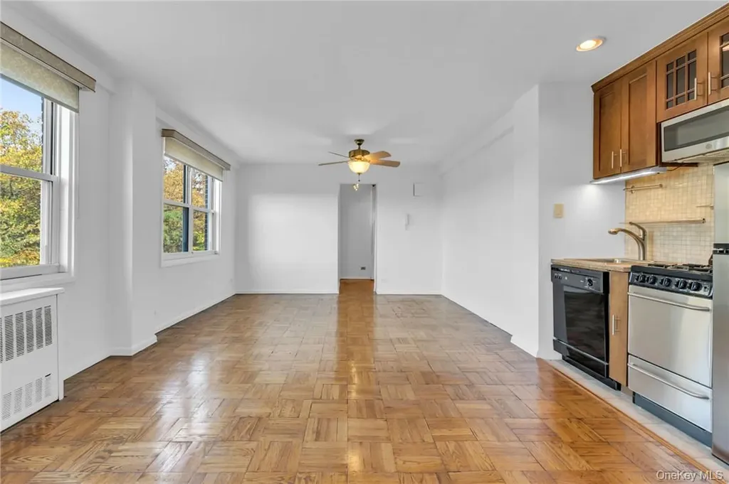 3935 Blackstone Avenue Bronx NY 10471
