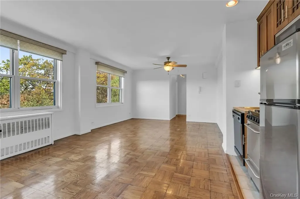 3935 Blackstone Avenue Bronx NY 10471