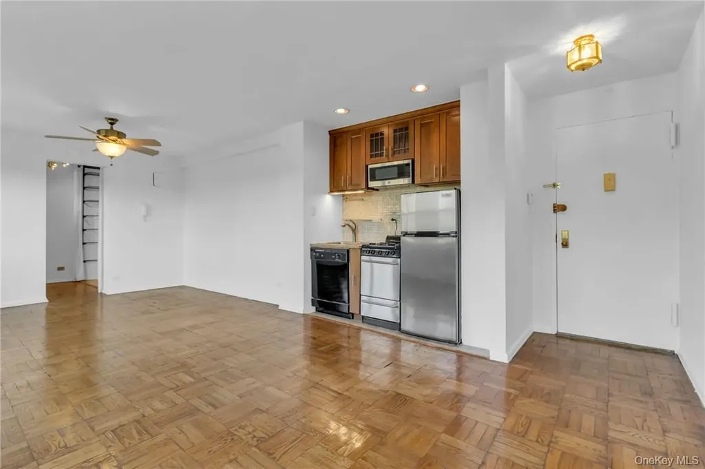 3935 Blackstone Avenue Bronx NY 10471