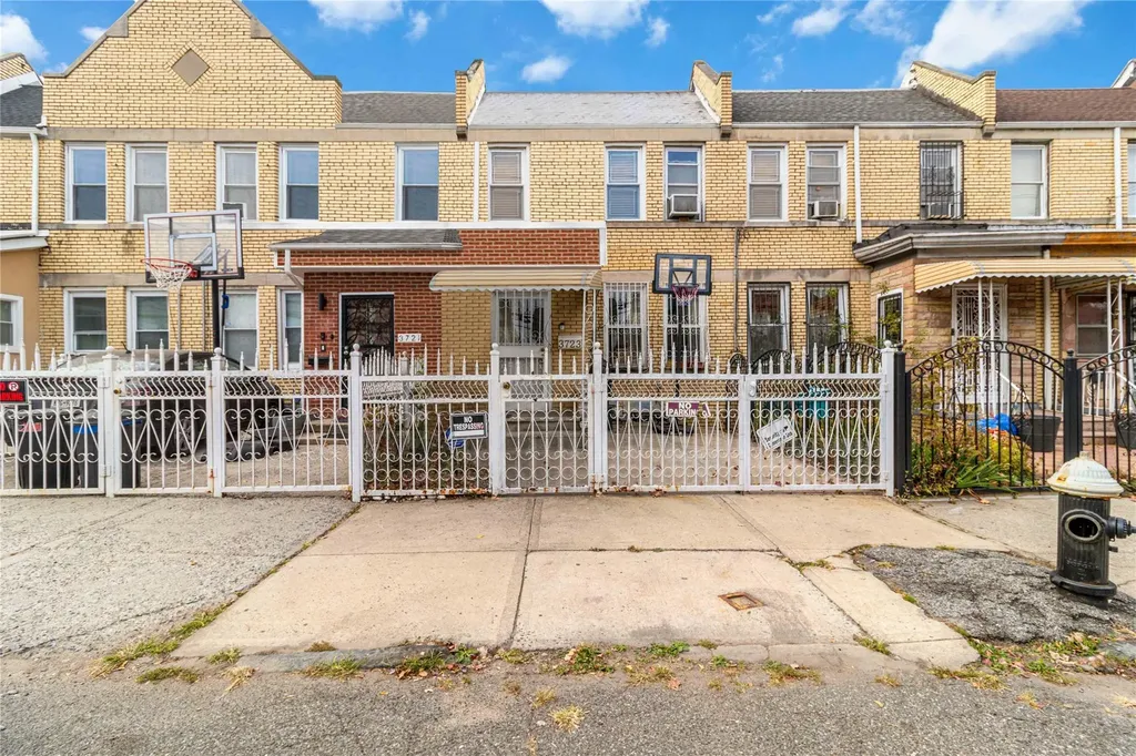 3723 Rombouts Avenue Bronx NY 10466