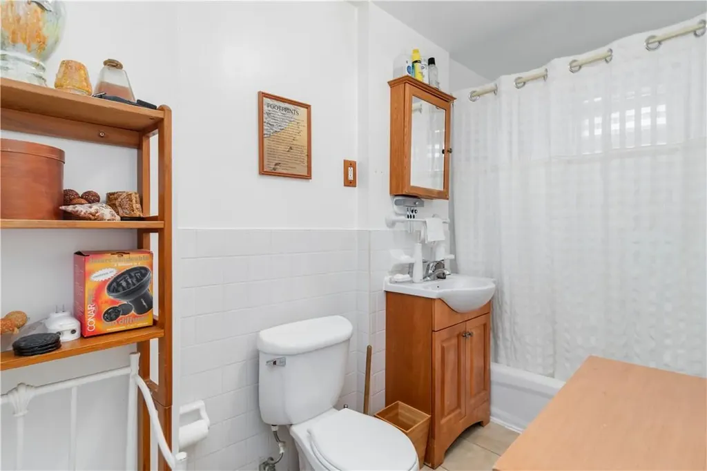 3723 Rombouts Avenue Bronx NY 10466