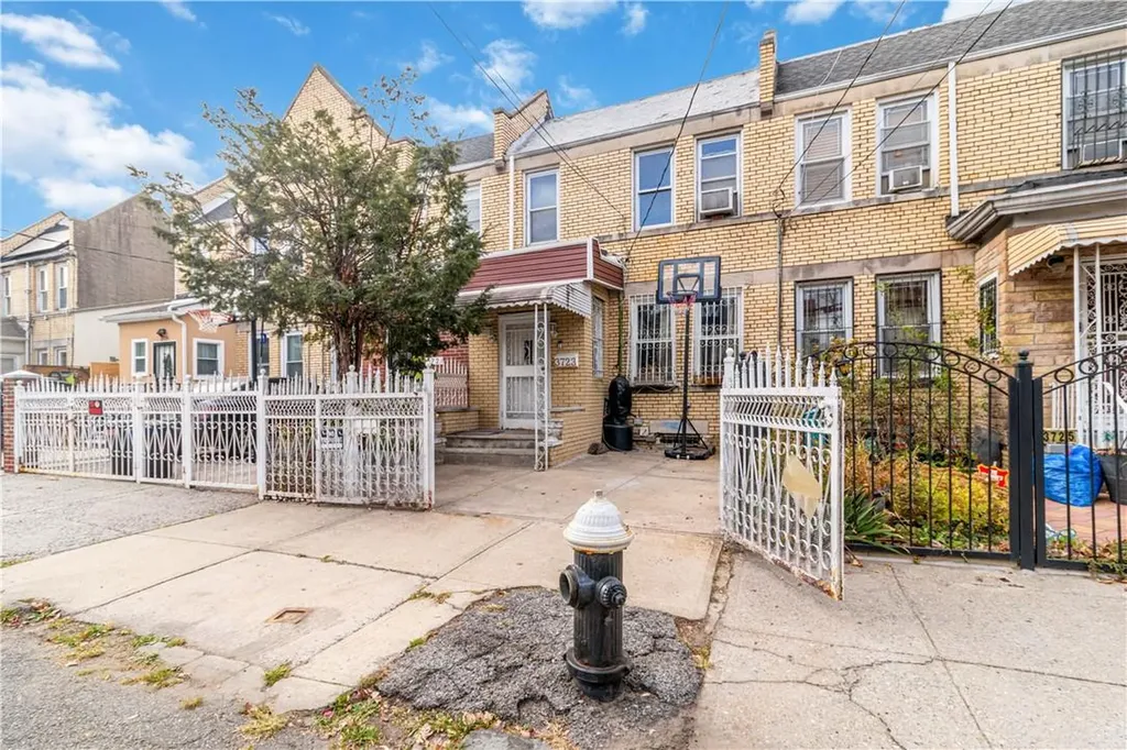 3723 Rombouts Avenue Bronx NY 10466