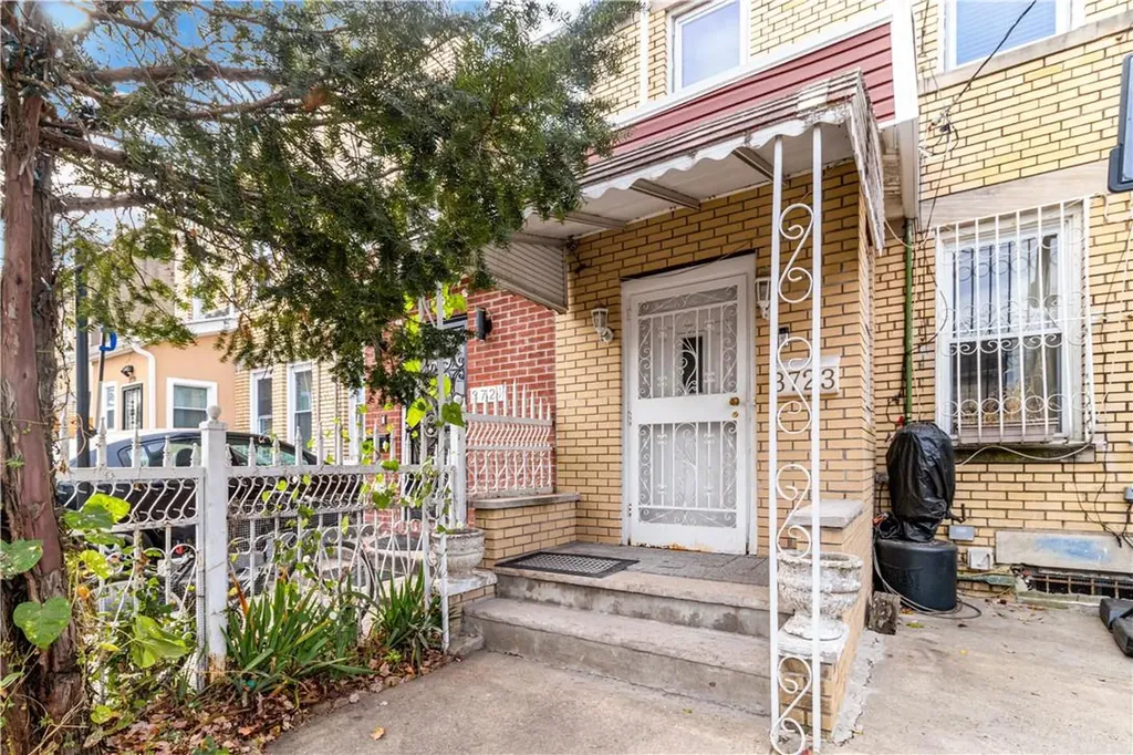 3723 Rombouts Avenue Bronx NY 10466