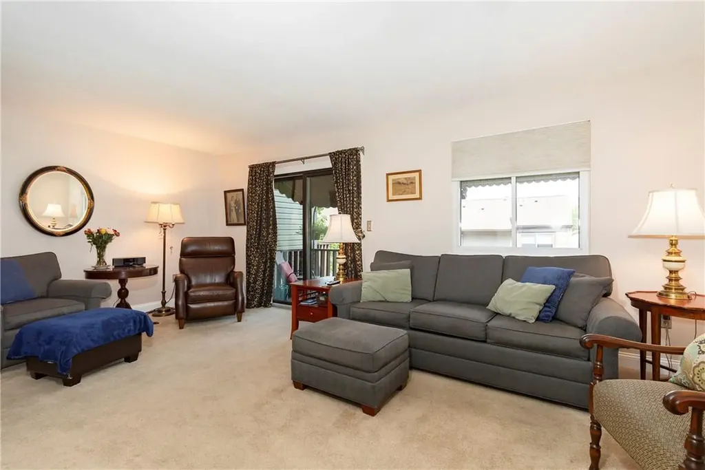 4 Downing Place Poughkeepsie NY 12603