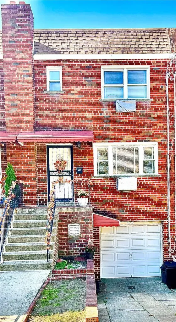 529 Hollywood Avenue Bronx NY 10465