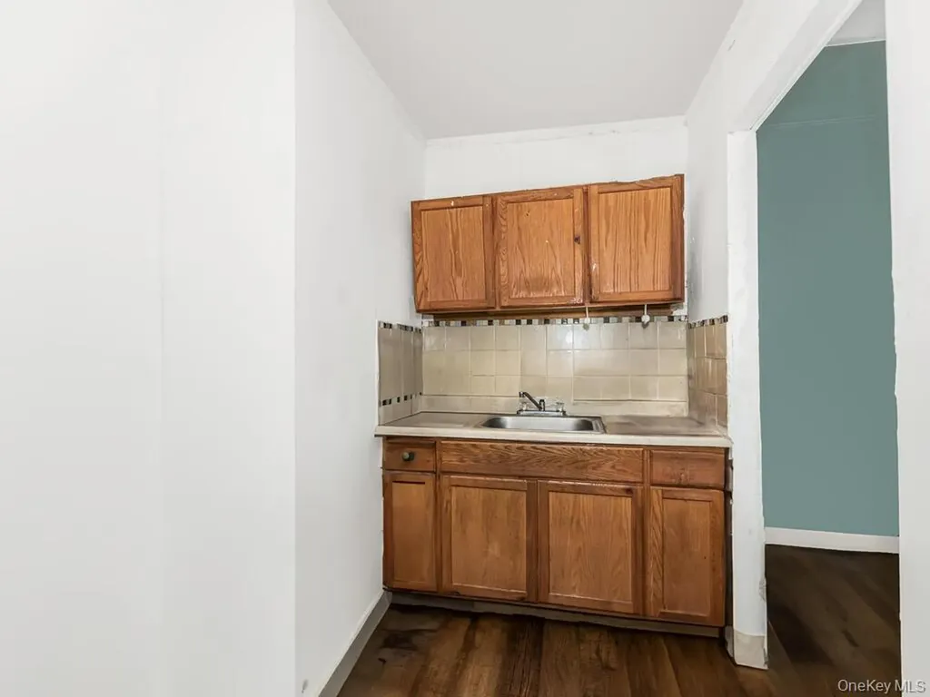 1151 Saint Lawrence Avenue Bronx NY 10472