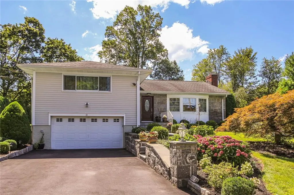 21 Maplemoor Lane White Plains NY 10605