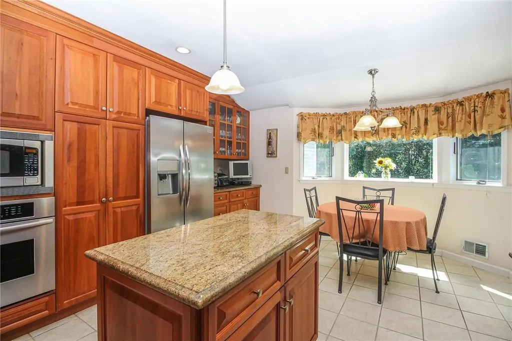 21 Maplemoor Lane White Plains NY 10605