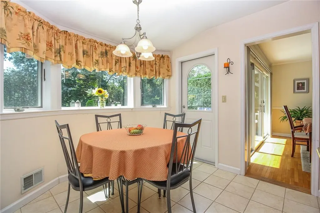 21 Maplemoor Lane White Plains NY 10605