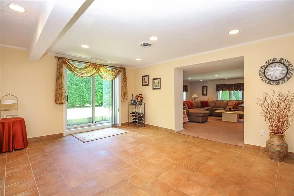 21 Maplemoor Lane White Plains NY 10605