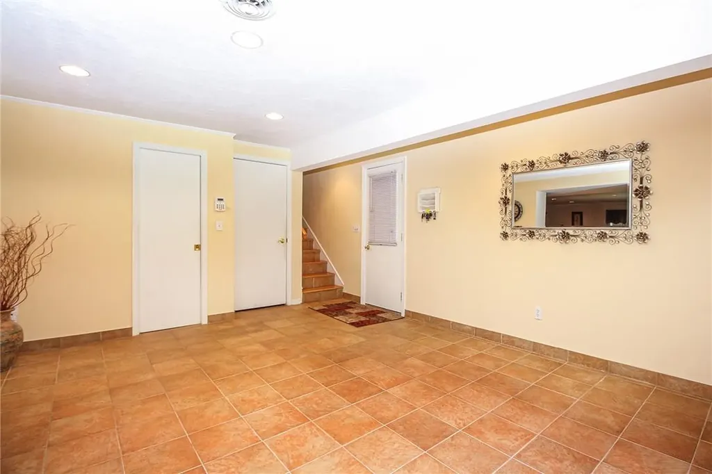 21 Maplemoor Lane White Plains NY 10605