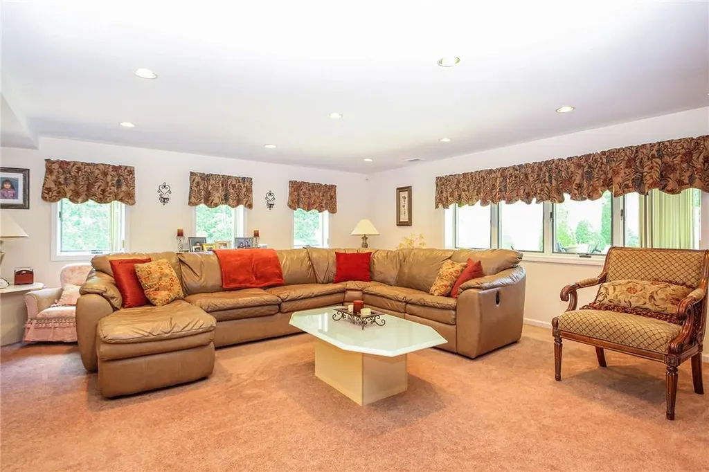 21 Maplemoor Lane White Plains NY 10605