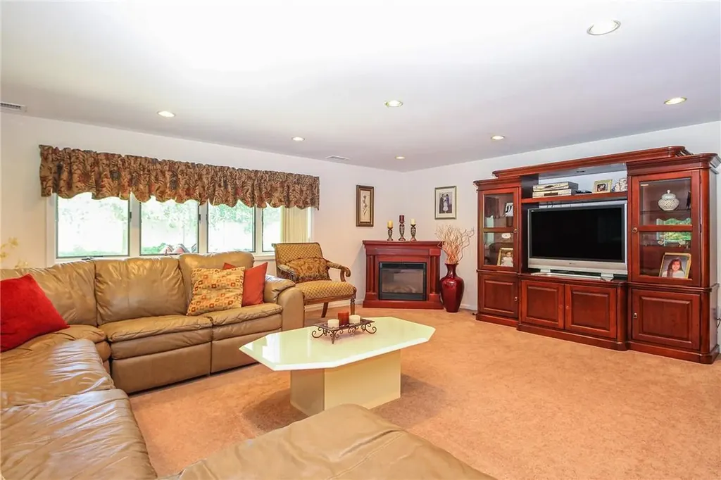 21 Maplemoor Lane White Plains NY 10605