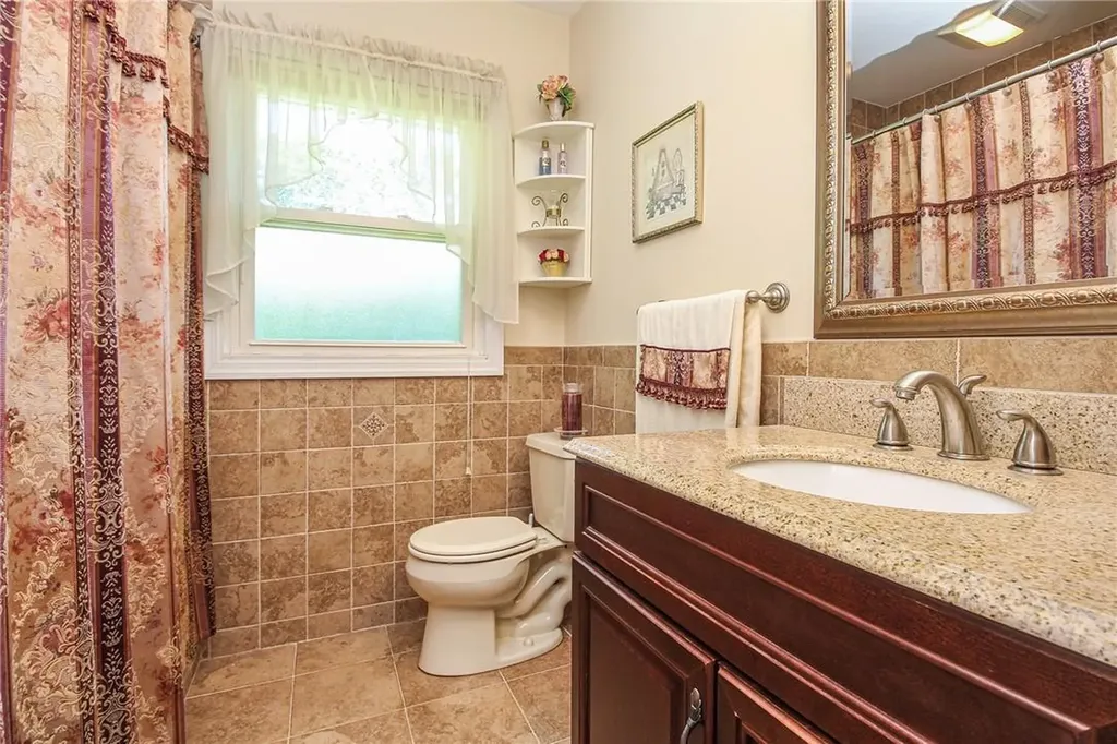 21 Maplemoor Lane White Plains NY 10605