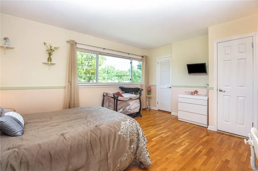 21 Maplemoor Lane White Plains NY 10605