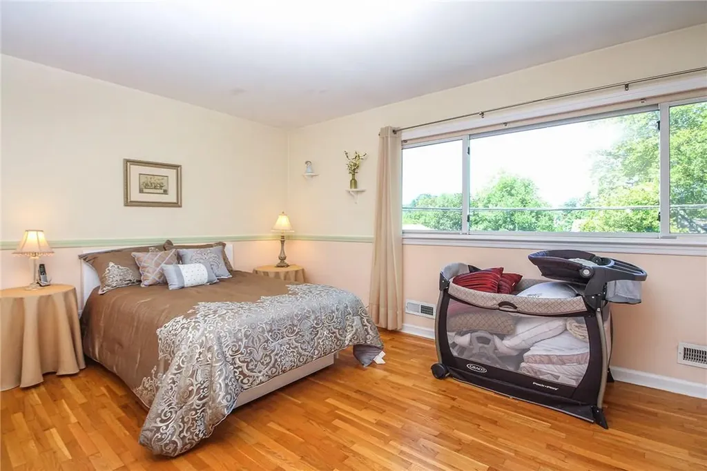 21 Maplemoor Lane White Plains NY 10605