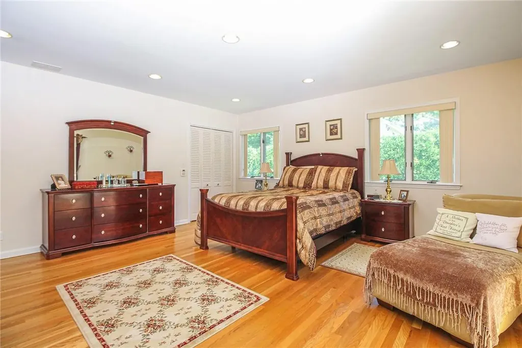 21 Maplemoor Lane White Plains NY 10605
