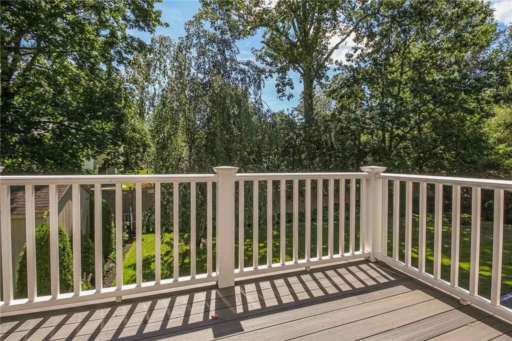 21 Maplemoor Lane White Plains NY 10605
