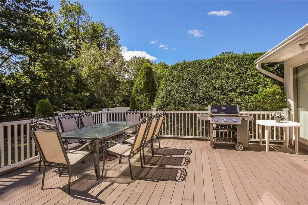 21 Maplemoor Lane White Plains NY 10605