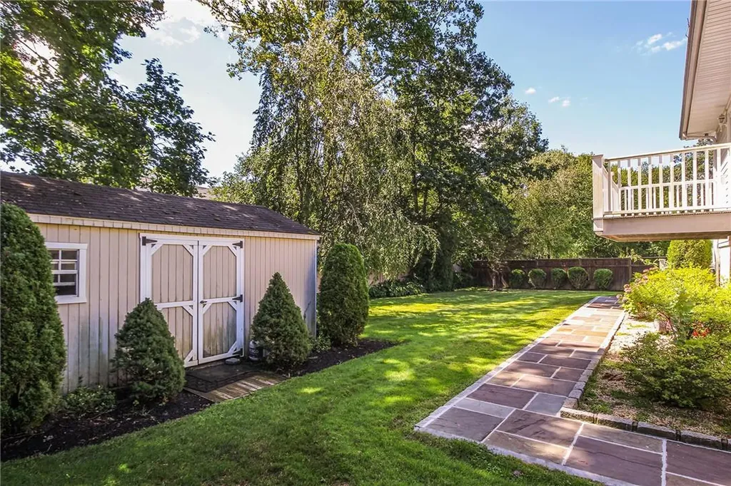 21 Maplemoor Lane White Plains NY 10605