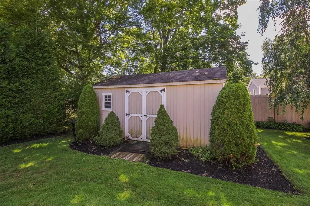 21 Maplemoor Lane White Plains NY 10605