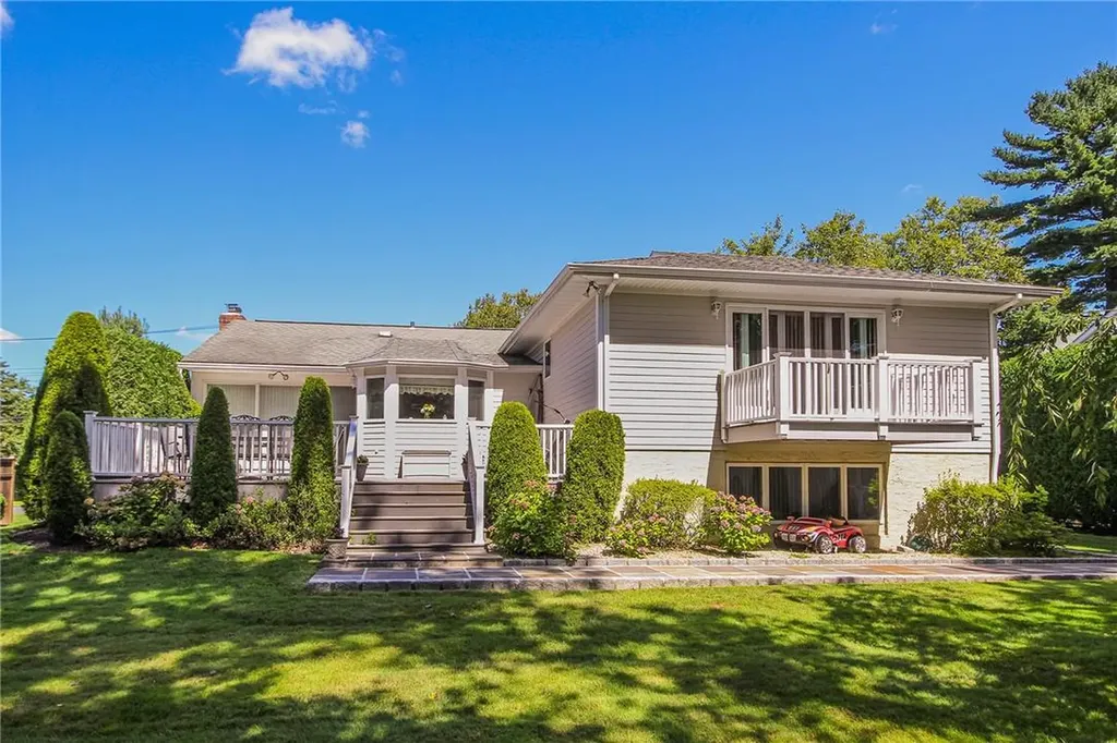 21 Maplemoor Lane White Plains NY 10605