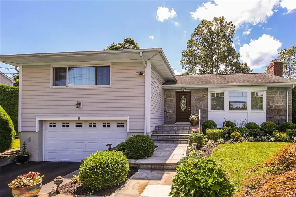 21 Maplemoor Lane White Plains NY 10605