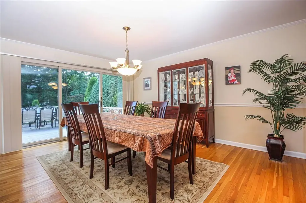21 Maplemoor Lane White Plains NY 10605