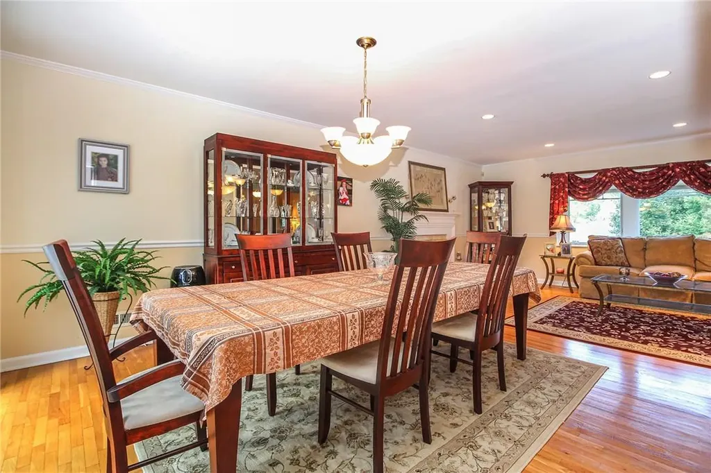 21 Maplemoor Lane White Plains NY 10605
