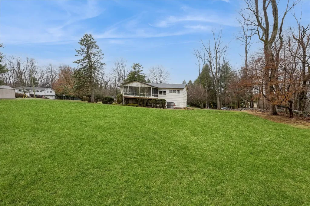 6 Hampton Road Airmont NY 10901