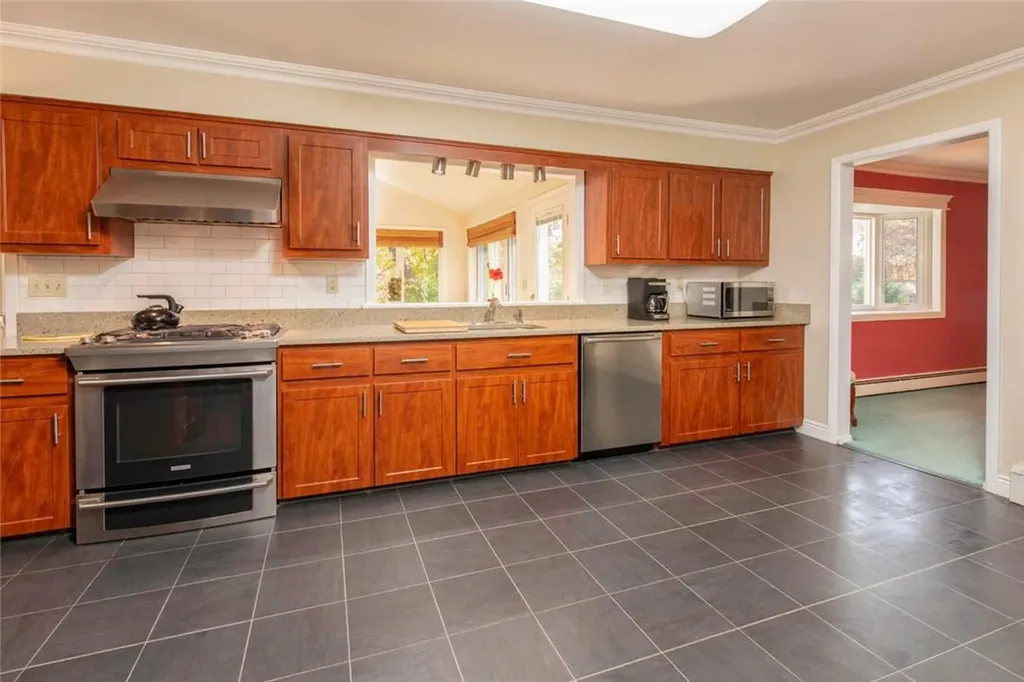 76 Old Pascack Road Pearl River NY 10965