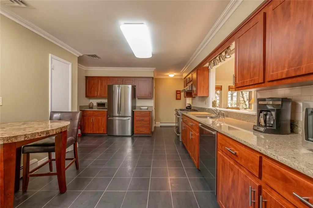 76 Old Pascack Road Pearl River NY 10965