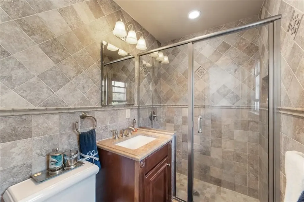 138 Rossiter Avenue Yonkers NY 10701