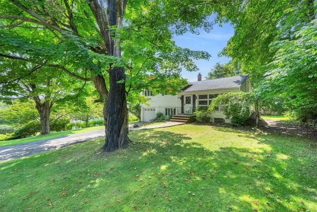 5 Mid Oaks Road Monroe NY 10950