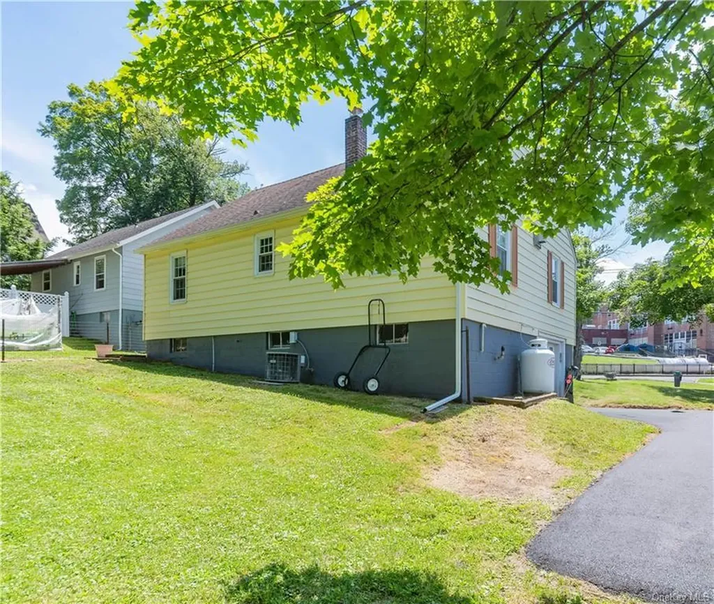 85 Lavoletta Street Wallkill NY 12589
