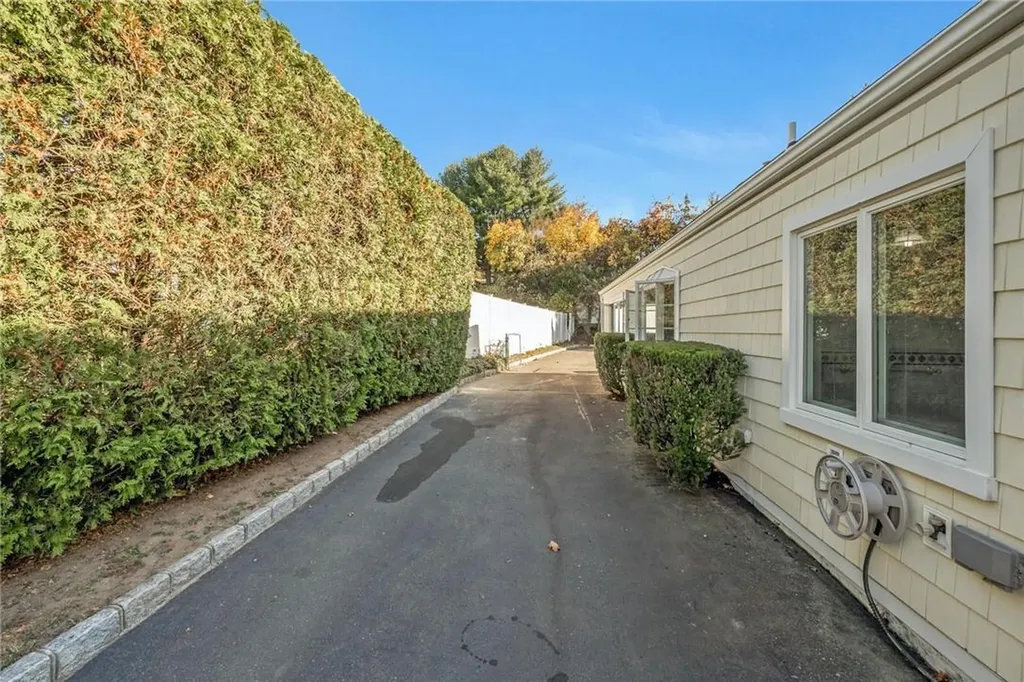 8 Beacon Lane Rye Brook NY 10573