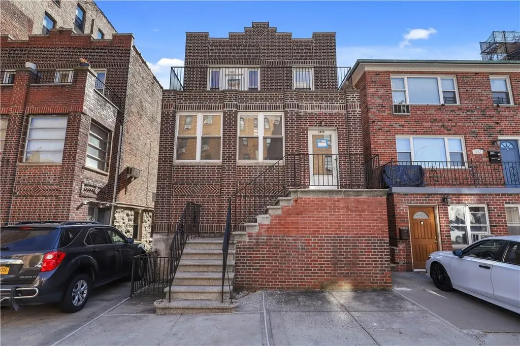 3066 Roberts Bronx NY 10461