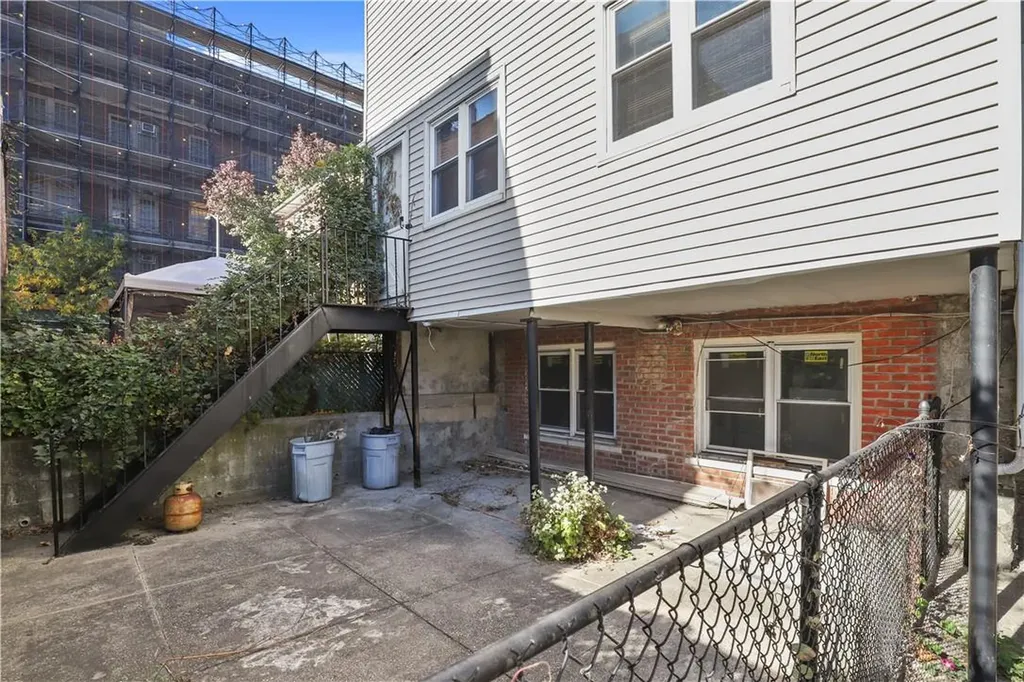 3066 Roberts Bronx NY 10461