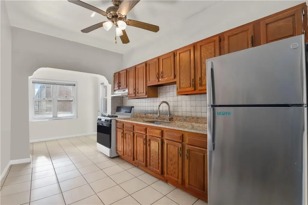 3066 Roberts Bronx NY 10461