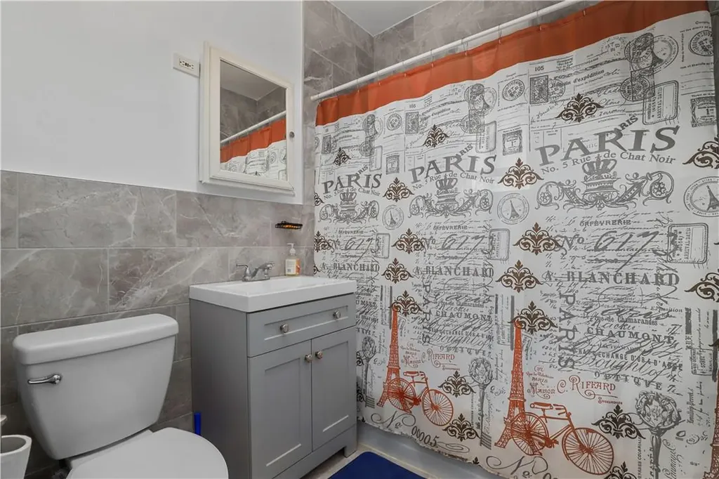 3066 Roberts Bronx NY 10461