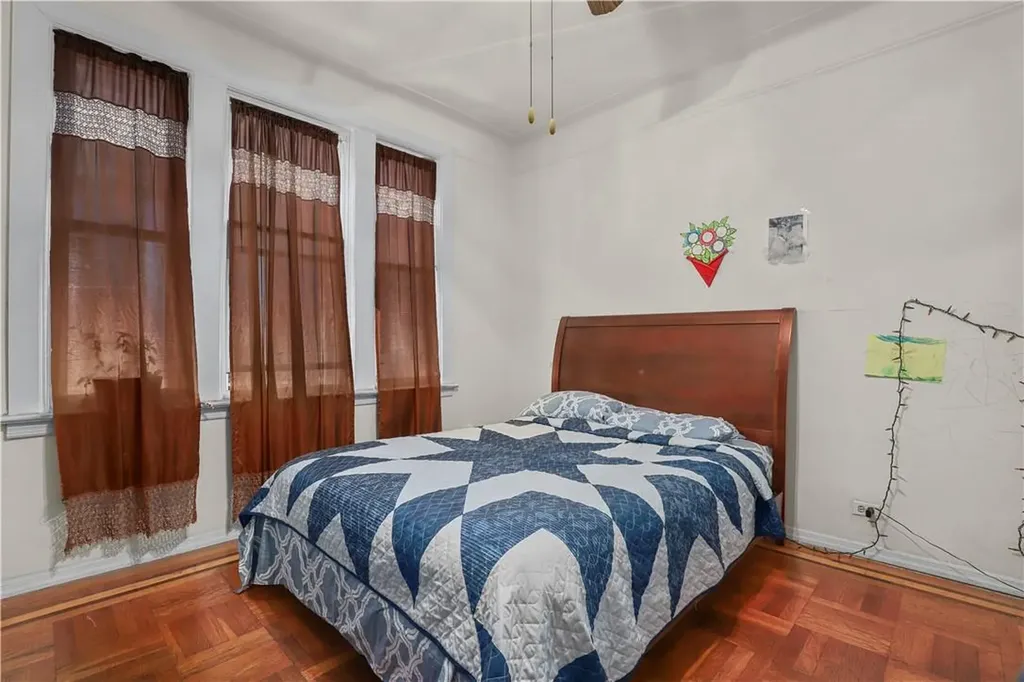 3066 Roberts Bronx NY 10461